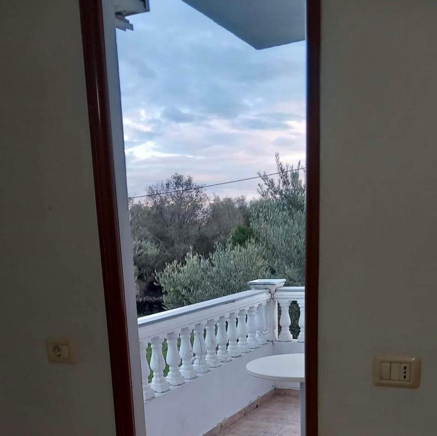 Irini'S Guesthouse Qeparo Buitenkant foto
