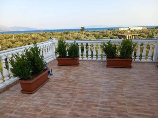 Irini'S Guesthouse Qeparo Buitenkant foto
