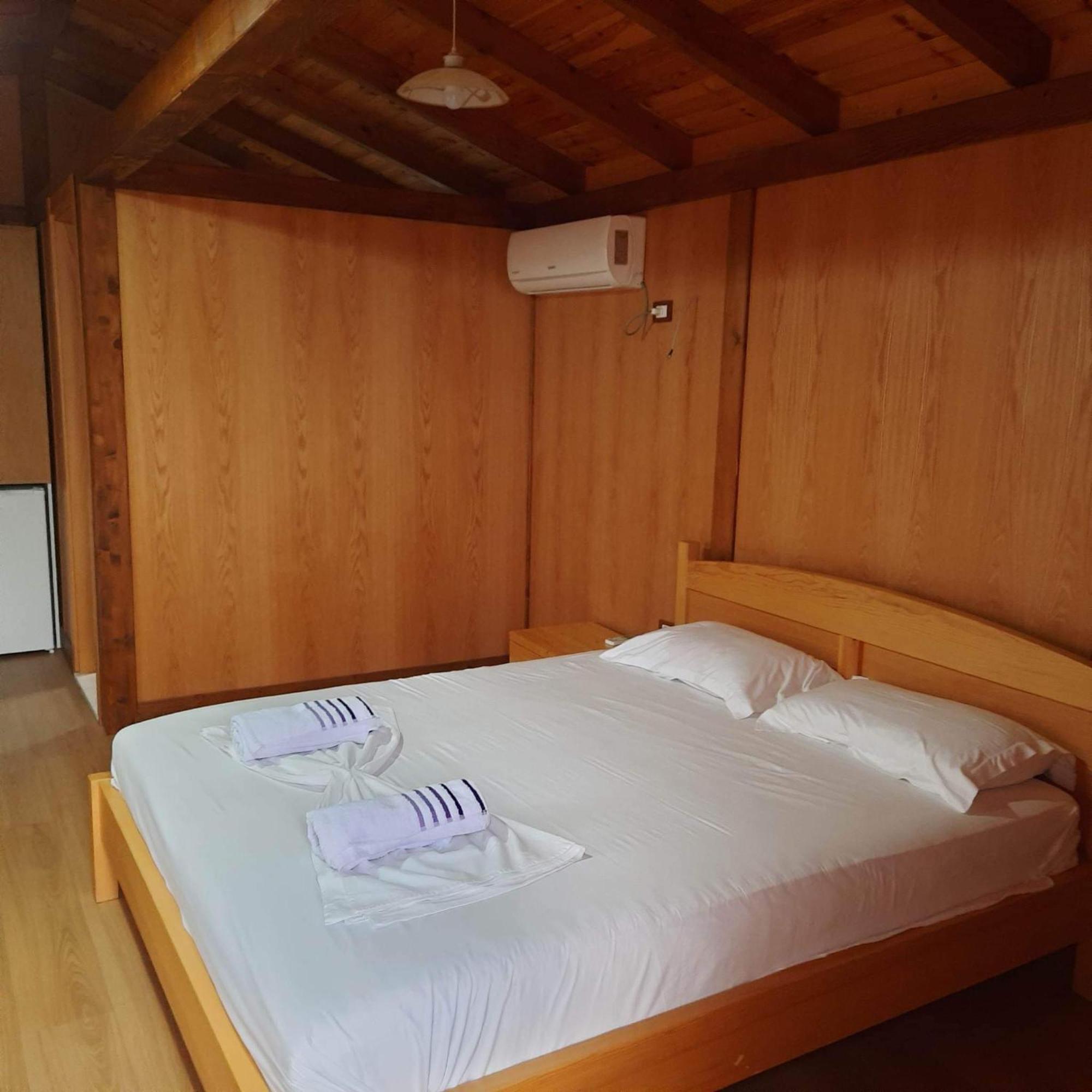 Irini'S Guesthouse Qeparo Buitenkant foto