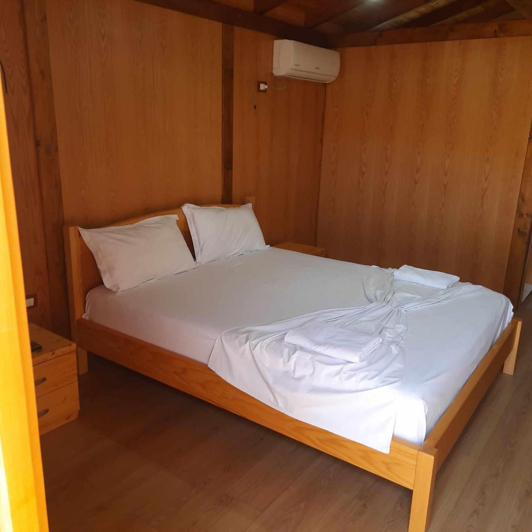 Irini'S Guesthouse Qeparo Buitenkant foto