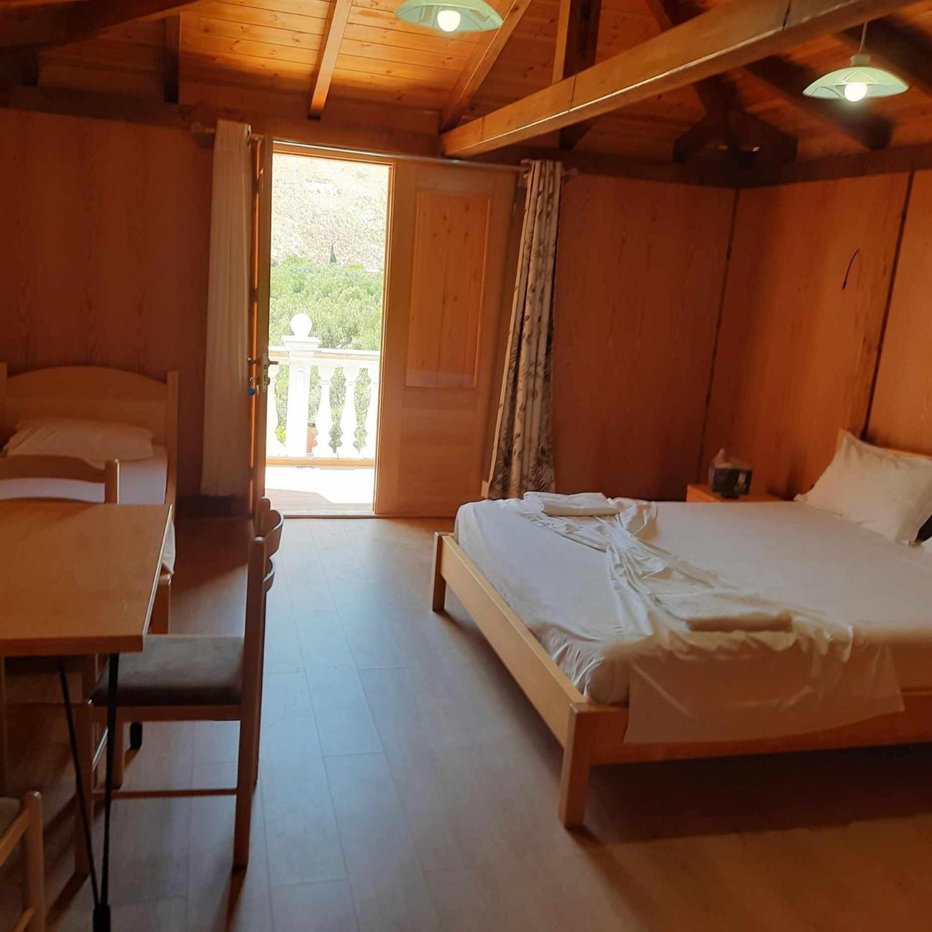 Irini'S Guesthouse Qeparo Buitenkant foto