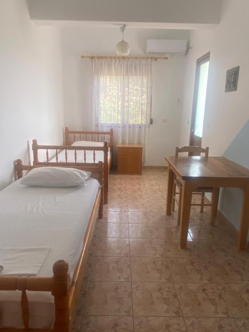 Irini'S Guesthouse Qeparo Buitenkant foto